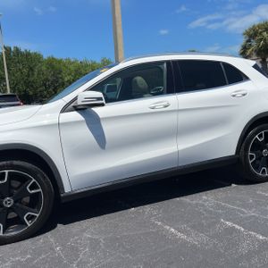 MERCEDES-BENZ GLA - 4