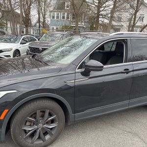 VOLKSWAGEN TIGUAN SE 4MOTION - 2