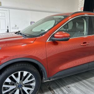 2020 FORD ESCAPE TITANIUM photo 2