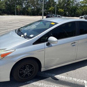 صورة 2 لـ 2015 Toyota PRIUS THREE