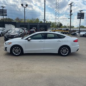 FORD FUSION SE - 3