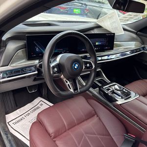 صورة مصغرة 35 لـ 2025 BMW I7 EDRIVE50