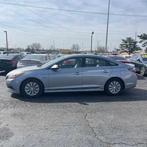 HYUNDAI SONATA HYBRID SE - 3