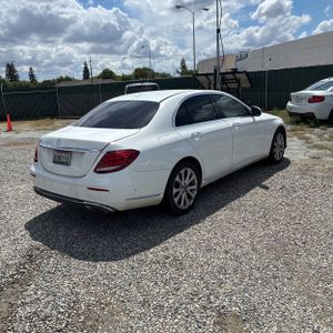 MERCEDES-BENZ E-CLASS - 8