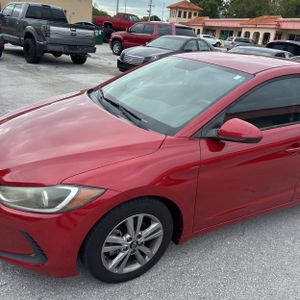 HYUNDAI ELANTRA SE - 2