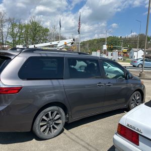 TOYOTA SIENNA - 10