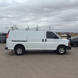 CHEVROLET EXPRESS 2500 - 10