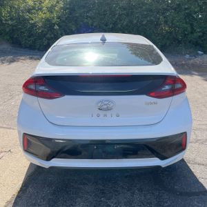 HYUNDAI IONIQ HYBRID SEL - 7