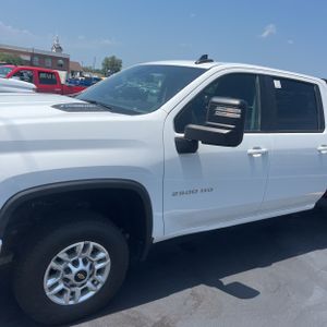 صورة 2 لـ 2024 Chevrolet SILVERADO 2500HD LT