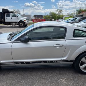 FORD MUSTANG V6 DELUXE - 4