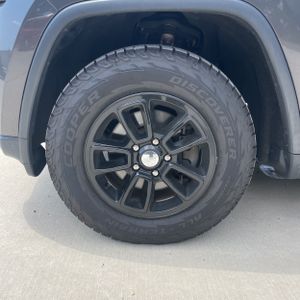 2019 JEEP GRAND CHEROKEE LAREDO E thumbnail 17