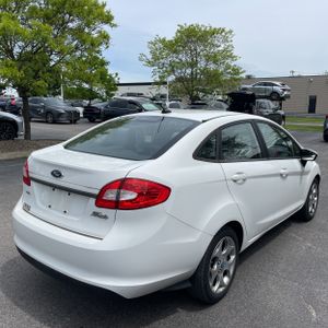 FORD FIESTA SEL - 8