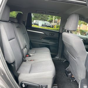 صورة 28 لـ 2014 Toyota HIGHLANDER LE