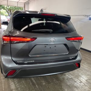 2021 Toyota HIGHLANDER LE photo 7