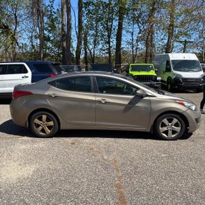 HYUNDAI ELANTRA GLS - 10