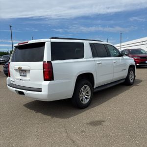 CHEVROLET SUBURBAN LT - 8