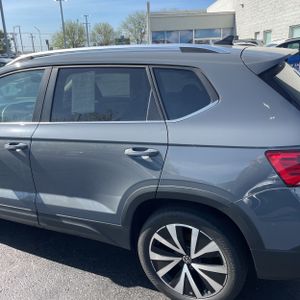 VOLKSWAGEN TAOS SE 4MOTION - 6