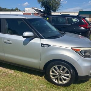 2018 KIA SOUL + 照片 10