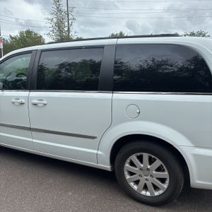 CHRYSLER TOWN AND COUNTRY TOURING - 6