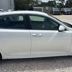 2019 KIA OPTIMA LX — миниатюра 11