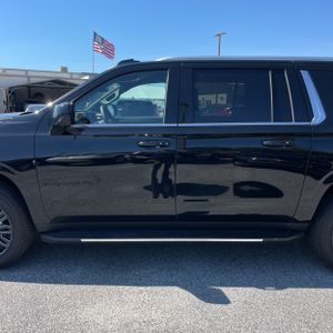 CHEVROLET SUBURBAN LS - 4