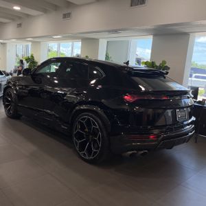 2023 Lamborghini URUS BASE — фото 3