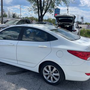 HYUNDAI ACCENT GLS - 5