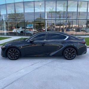 صورة 3 لـ 2025 Lexus IS 350 F SPORT DESIGN