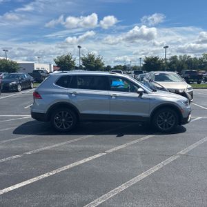 صورة 10 لـ 2022 Volkswagen TIGUAN SE 4MOTION