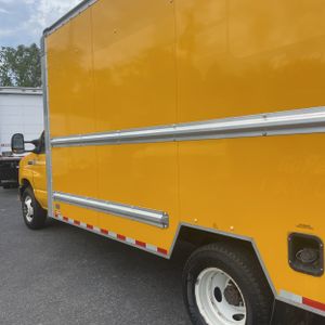 FORD E-350 CUTAWAY - 6