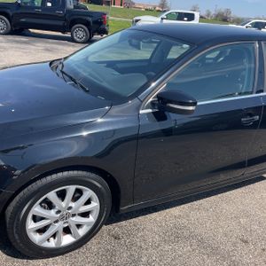 VOLKSWAGEN JETTA SE - 2