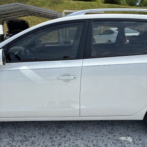 HYUNDAI ELANTRA TOURING SE - 4