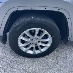2014 JEEP GRAND CHEROKEE LAREDO — миниатюра 17