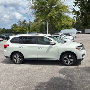 2017 Nissan PATHFINDER SV 照片 10