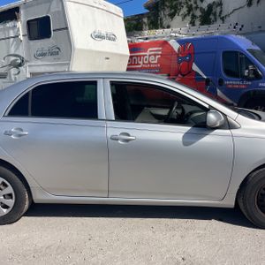 2010 Toyota COROLLA LE — миниатюра 11