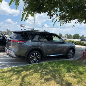 2025 Nissan PATHFINDER PLATINUM — фото 10