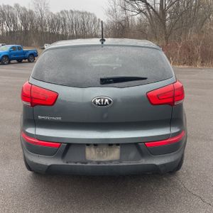 KIA SPORTAGE LX - 7