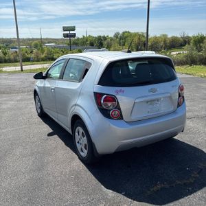 CHEVROLET SONIC LS AUTO - 5