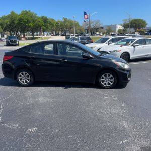 HYUNDAI ACCENT GLS - 10