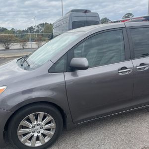 TOYOTA SIENNA - 2
