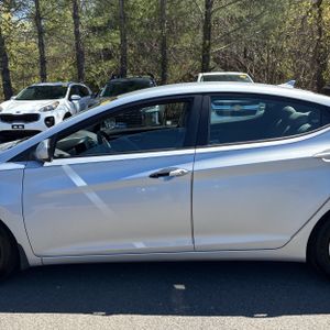 HYUNDAI ELANTRA GLS - 4