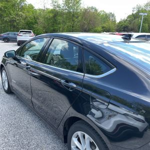 FORD FUSION HYBRID SE - 4