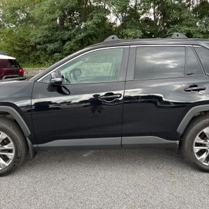 2024 Toyota RAV4 XLE PREMIUM photo 4
