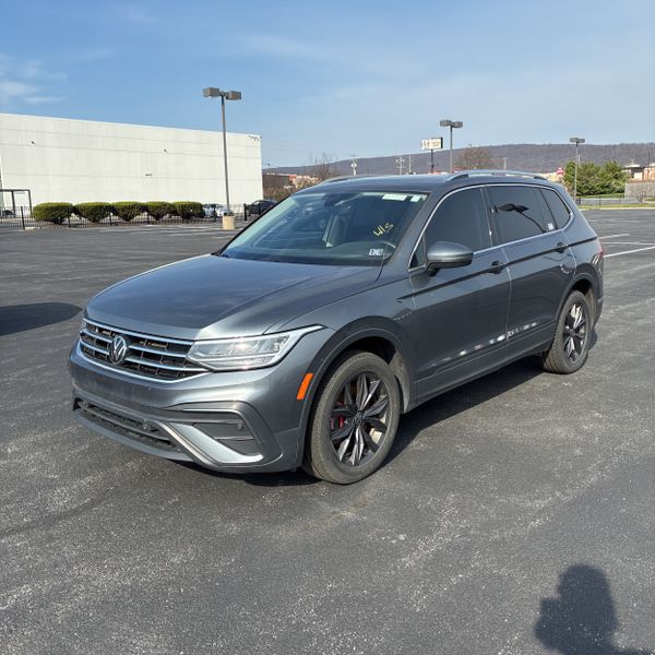 2022 Volkswagen Tiguan SE 4Motion photo 2