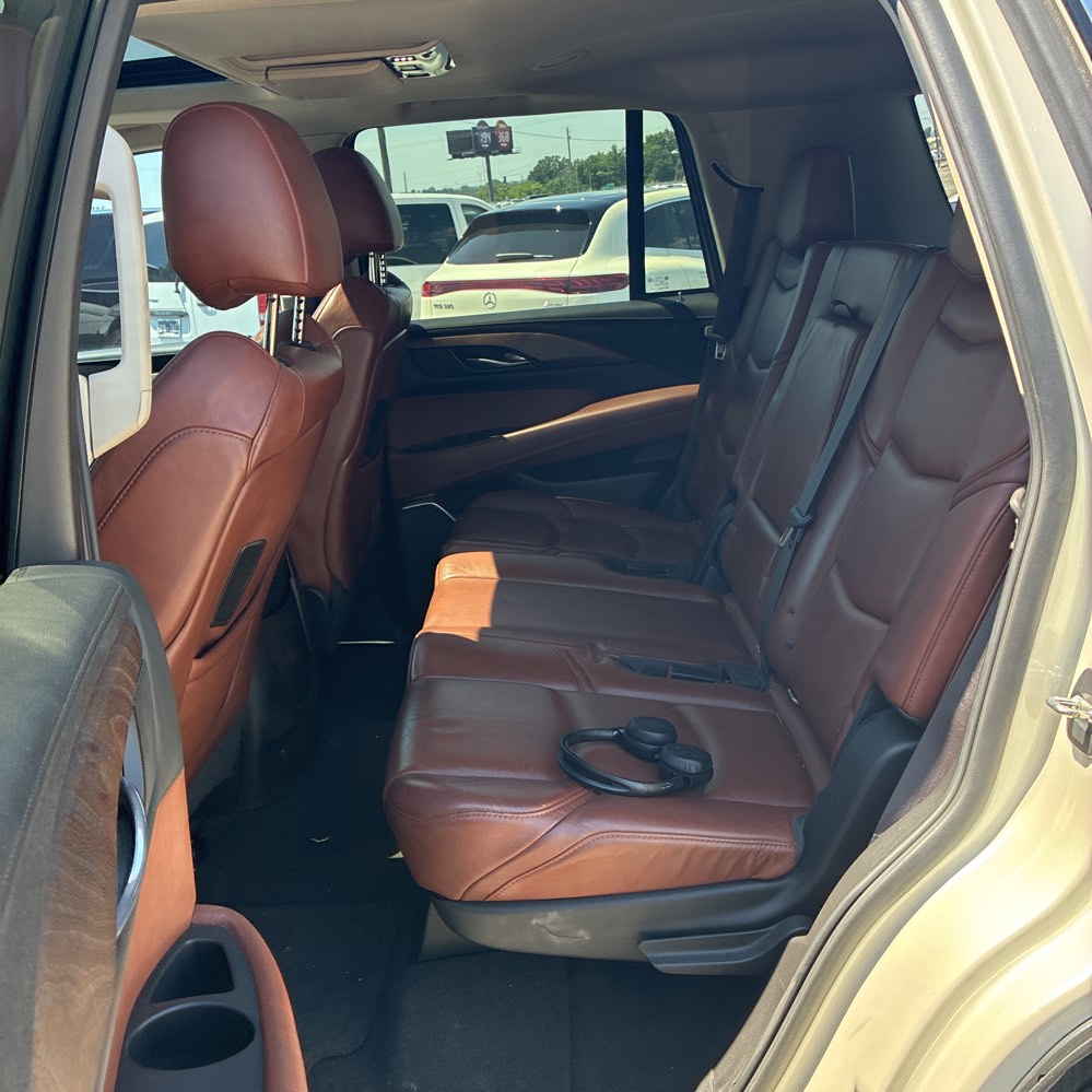 2015 Cadillac Escalade Luxury photo 104