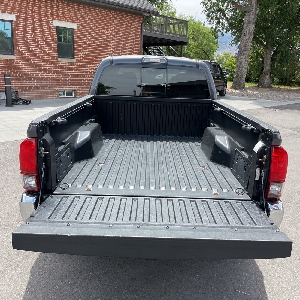 2018 Toyota Tacoma SR5 V6 photo 101