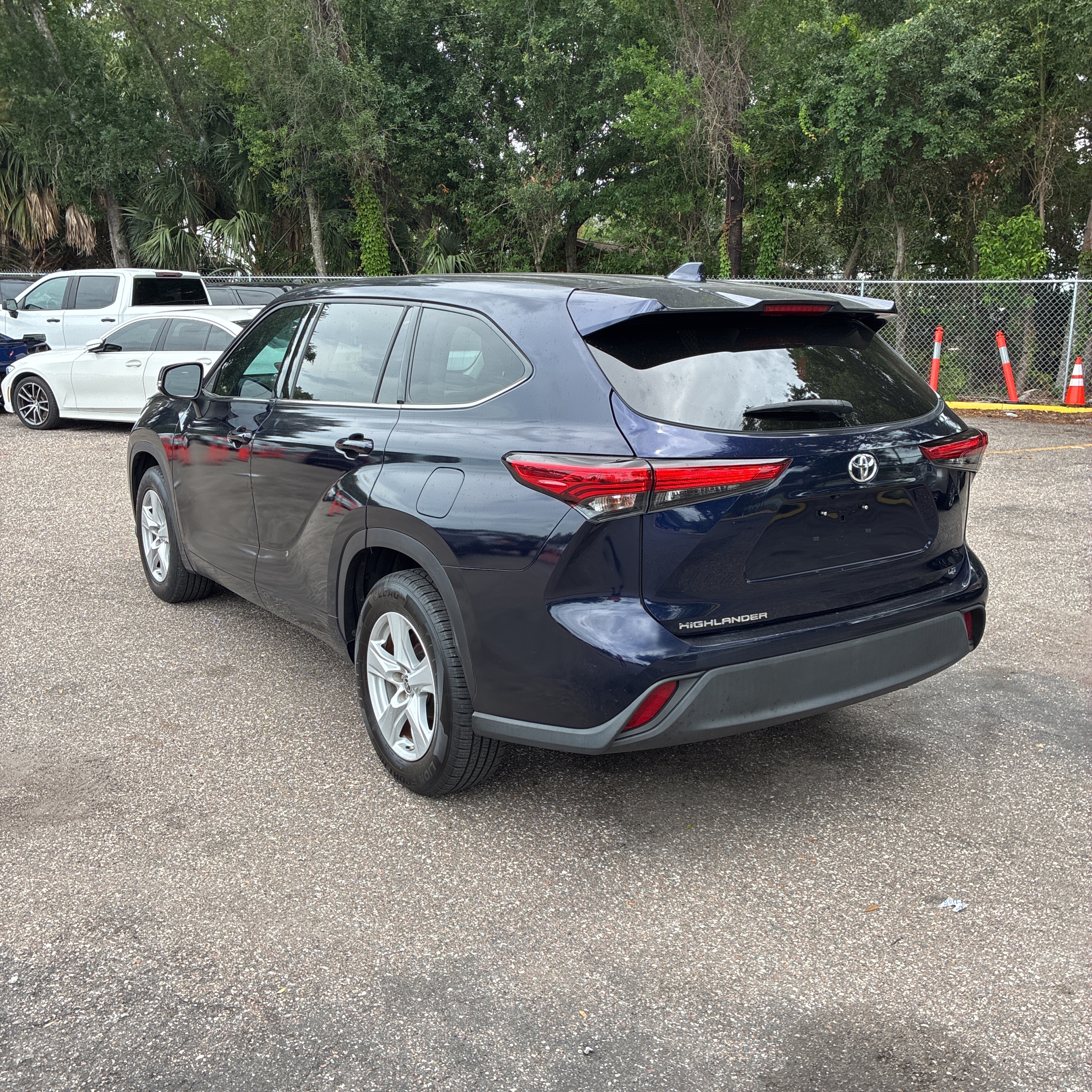 2021 Toyota Highlander LE photo 65