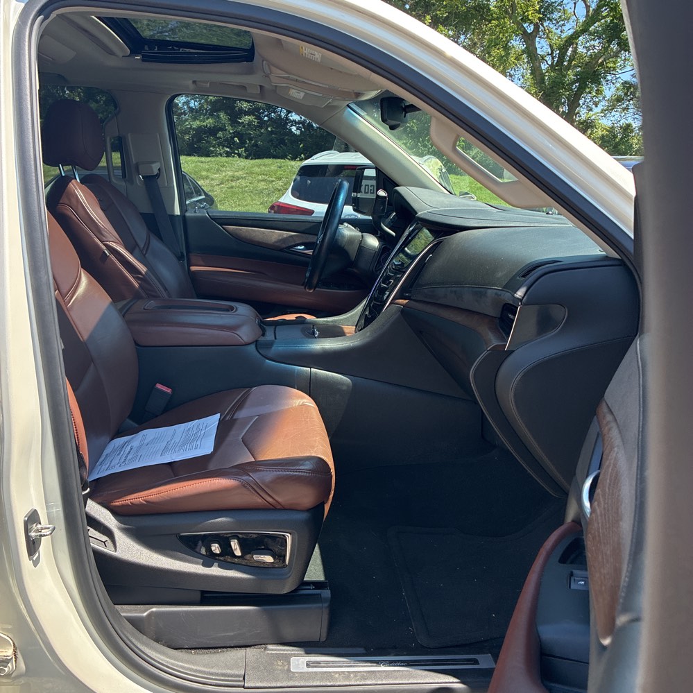 2015 Cadillac Escalade Luxury photo 103