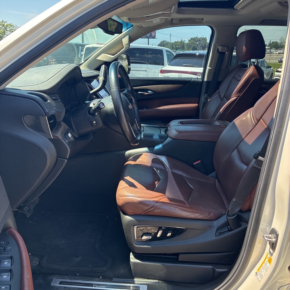 2015 Cadillac Escalade Luxury photo 102