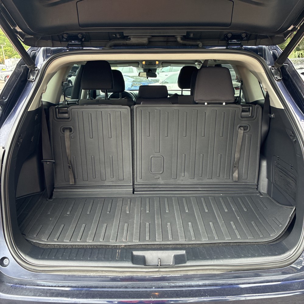 2021 Toyota Highlander LE photo 102